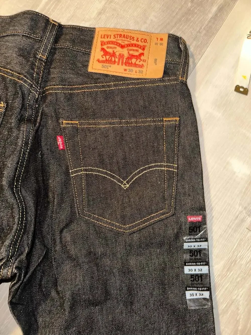 Levi's 501 Original Fit Shrink-To-Fit Jeans W30 L32 Dark Wash Raw Denim